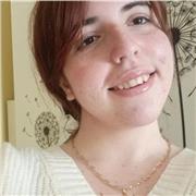 Estudiante de historia con facilidad para la enseñanza y abierta a niños de todas las edades.